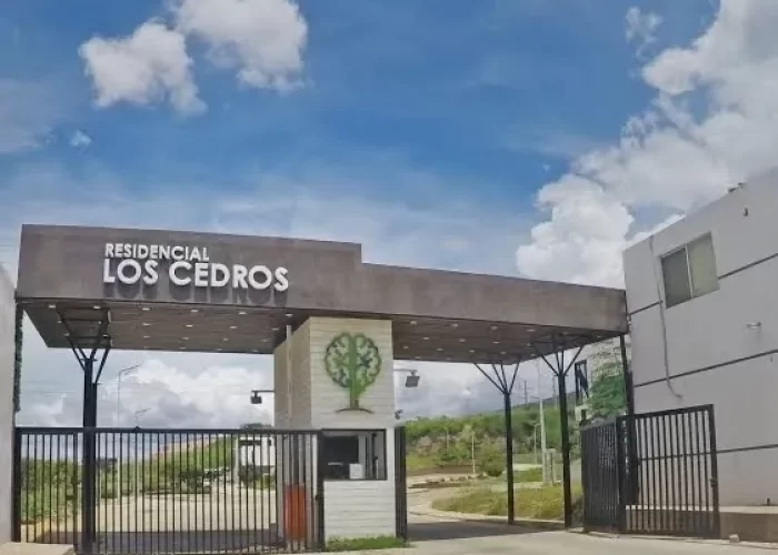 Residencial Los Cedros entrada